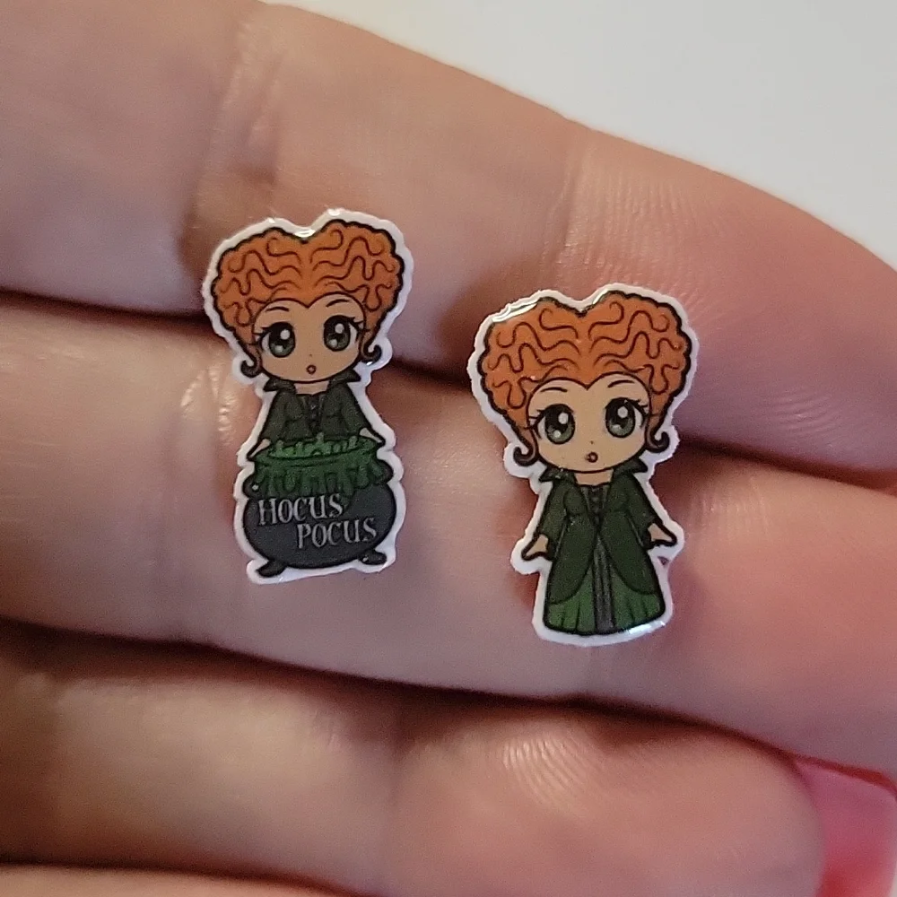 Winifred Sanderson Stud Earrings, mismatched - Picture 6 of 8